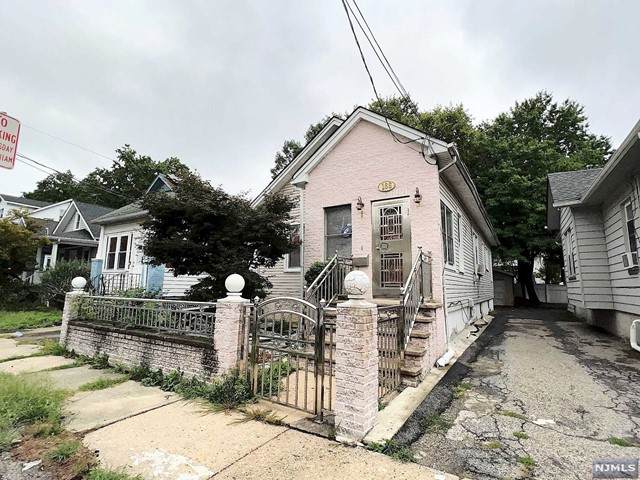 166 Florence Avenue - Photo 1