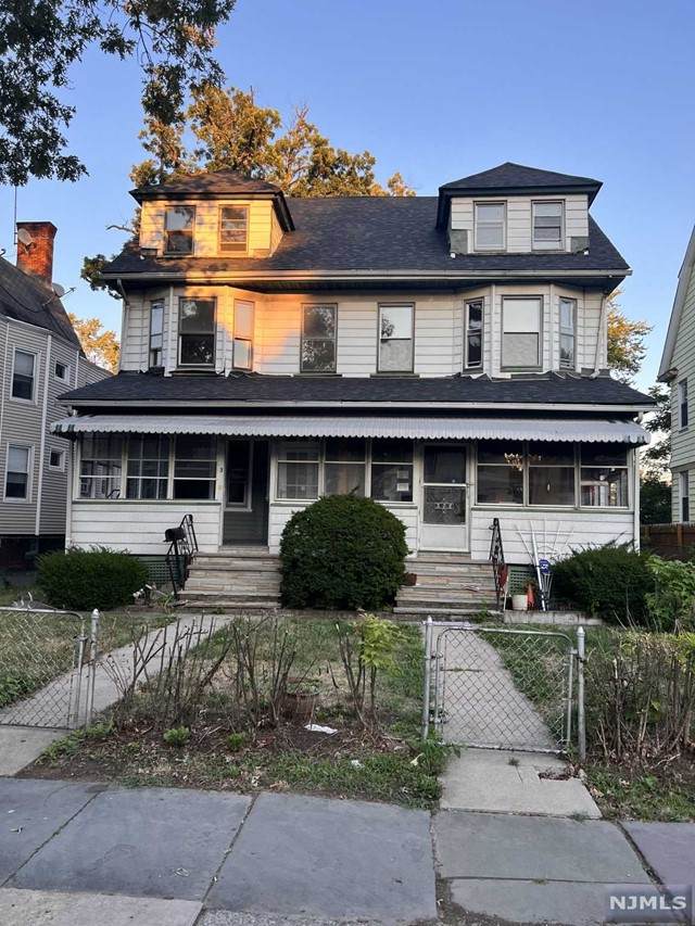 306 Clinton Street - Photo 1