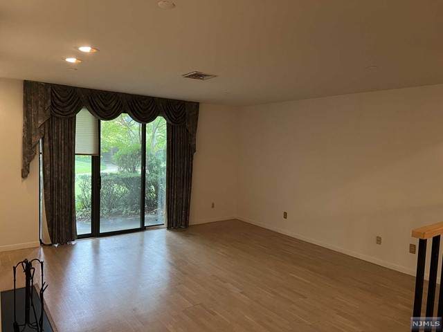 13 Carlyle Court - Photo 1
