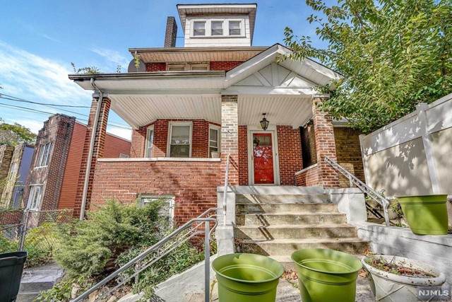 691 Boulevard East - Photo 1
