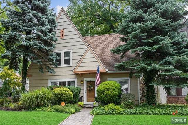 742 Stirling Avenue - Photo 1