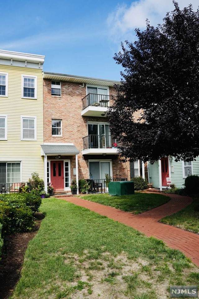 1006 Unicorn Way - Photo 1