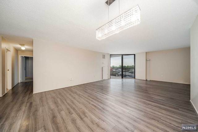 232 Harmon Cove Tower - Photo 1