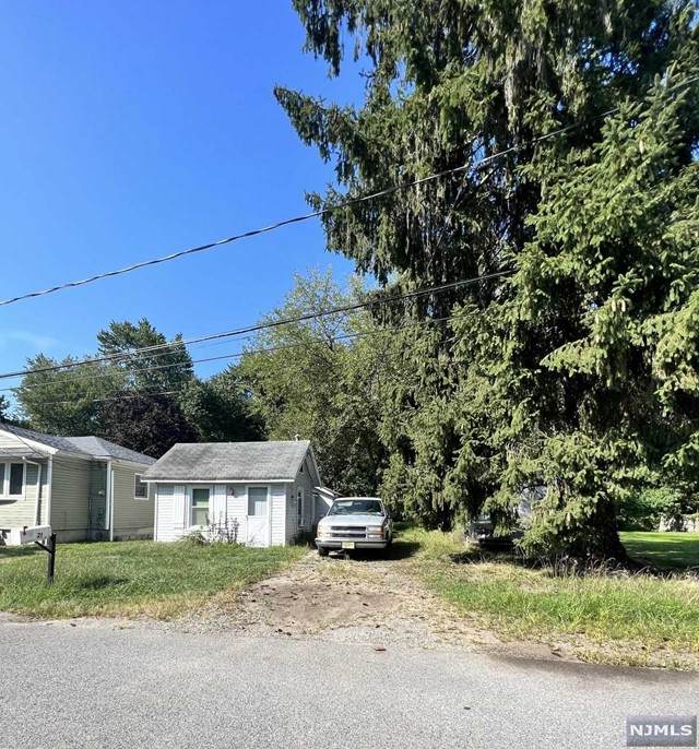 21-23 Busse Street - Photo 1