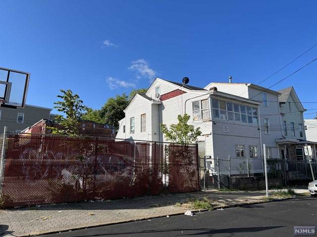 122-126 Warren Street - Photo 1