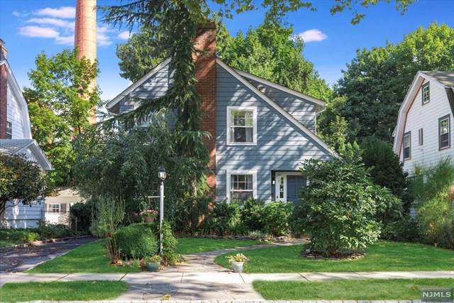 8 Hathaway Place - Photo 1
