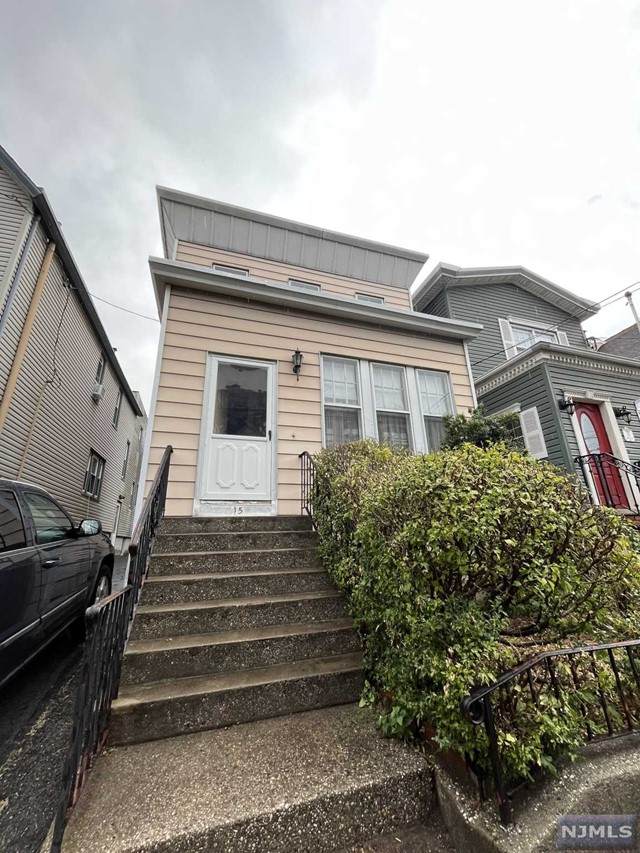 15 26th Street - Photo 1