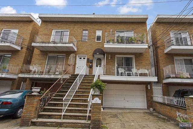 621 Park Avenue - Photo 1