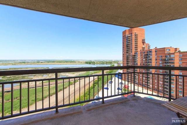 2508 Harmon Cove Tower - Photo 1