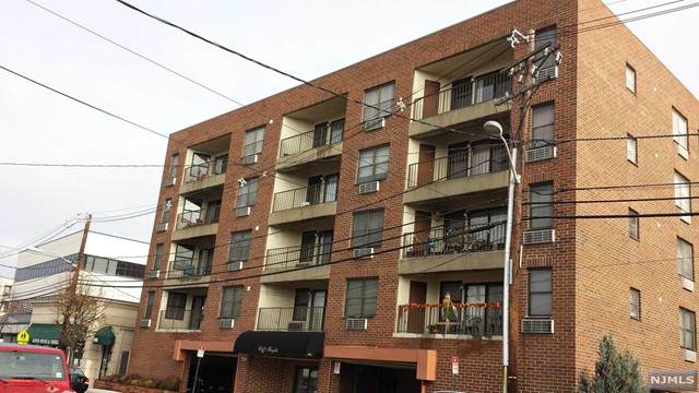 584 Anderson Avenue - Photo 1