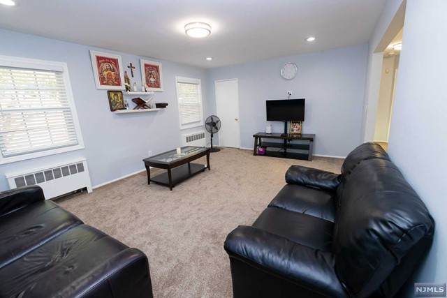35 Wedgewood Drive - Photo 1