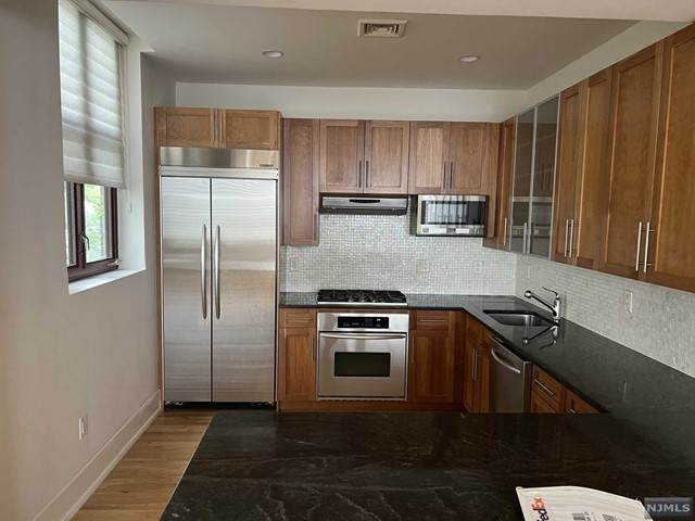 85 Park Avenue - Photo 1
