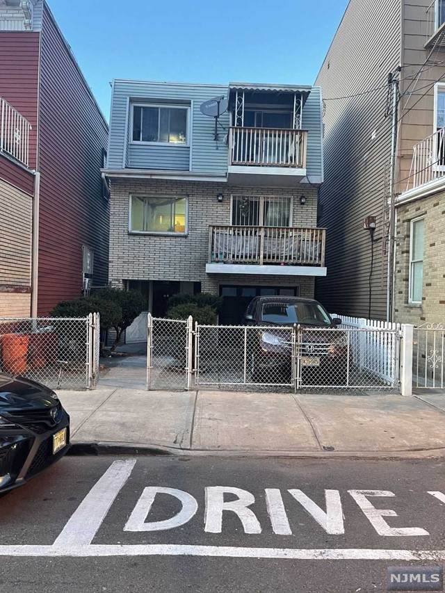 404 40th Street - Photo 1