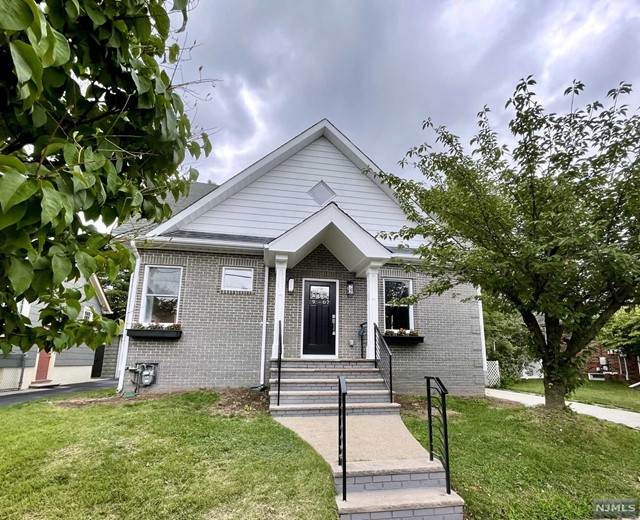 9-07 6th Street - Photo 1