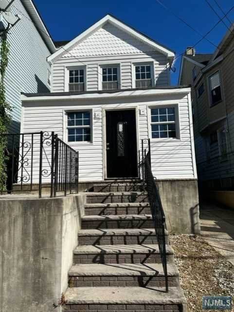 605 24th Street - Photo 1