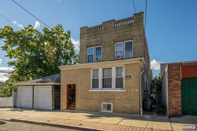 390 Kamena Street - Photo 1