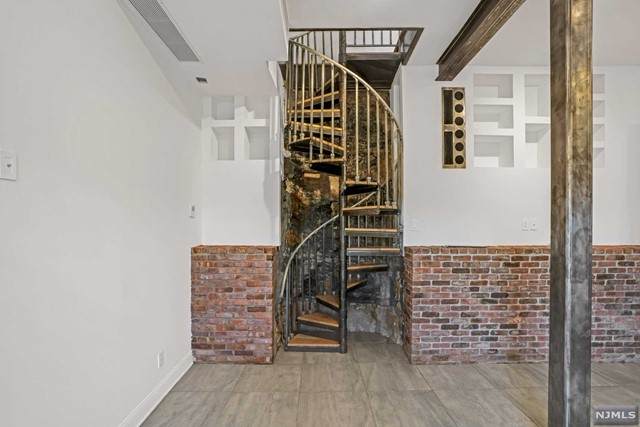 9009 Riverside Place - Photo 1