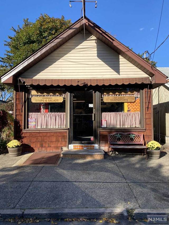 37 Loretto Avenue - Photo 1