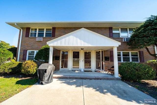 131 Maple Avenue - Photo 1