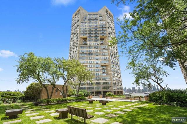 7002 Boulevard East - Photo 1