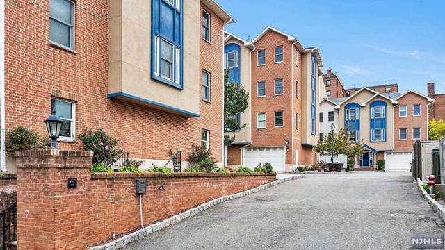 620 38th Street - Photo 1