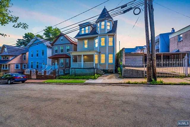 72 Halleck Street - Photo 1