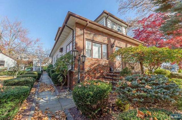 341 Diamond Bridge Avenue - Photo 1