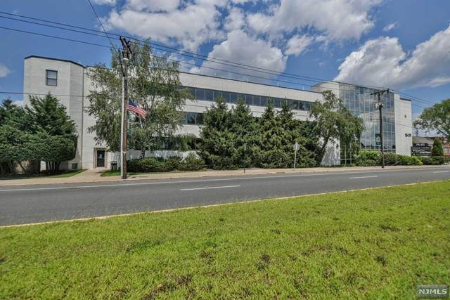 15-01 Broadway - Photo 1