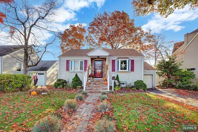 56 Summit Circle - Photo 1