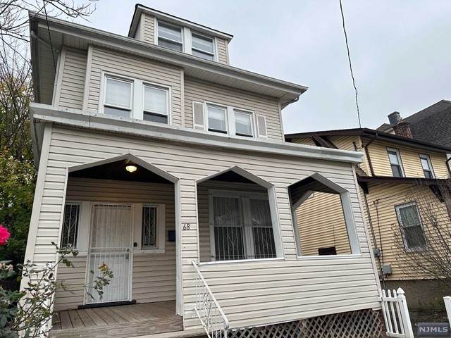 68 Saint Paul Avenue - Photo 1