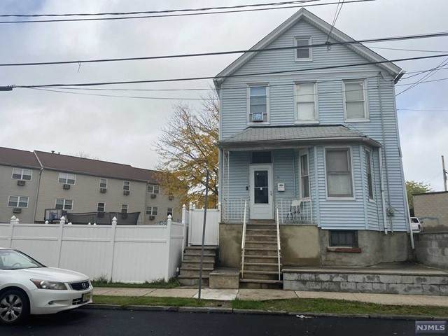 13 Hinsdale Place - Photo 1