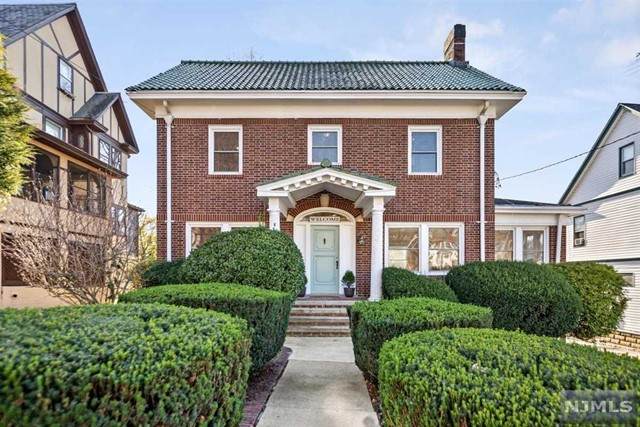 496 Mountainview Avenue - Photo 1
