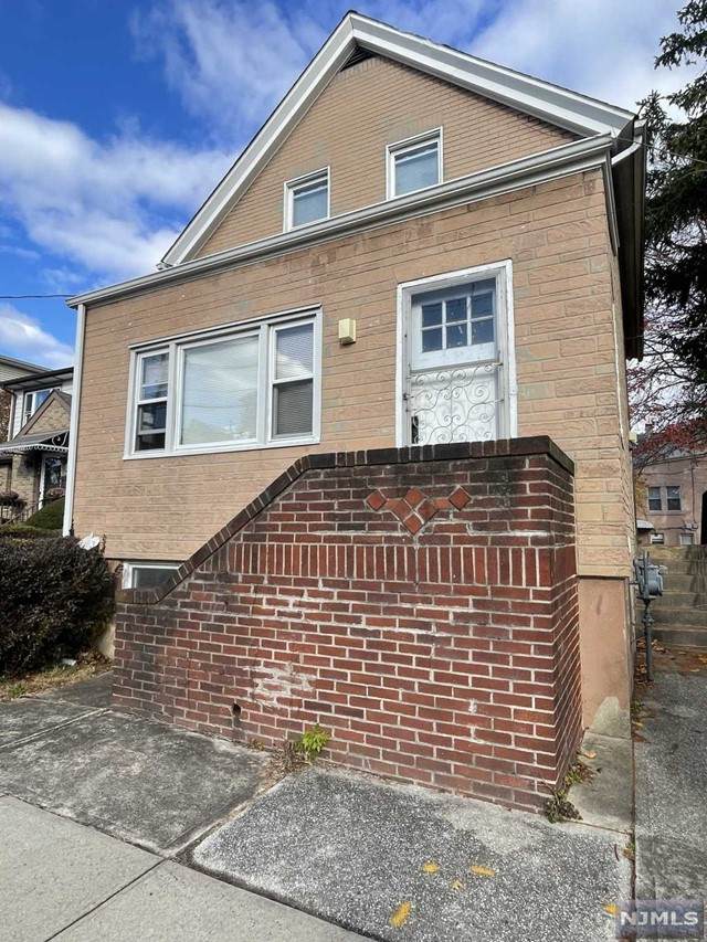 182 Centre Avenue - Photo 1