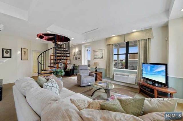 111 Mulberry Street - Photo 1