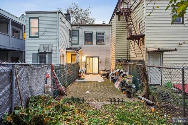 204 Garside Street - Photo 1