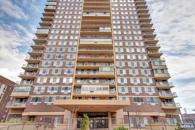 2150 Center Avenue - Photo 1