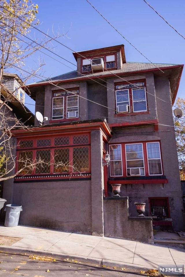 52 Sterling Avenue - Photo 1