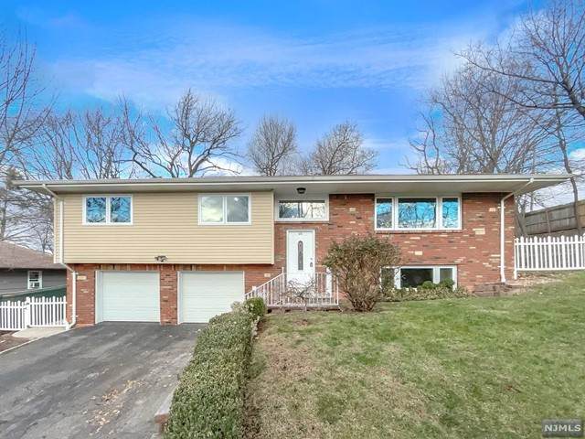 423 Richmond Place - Photo 1