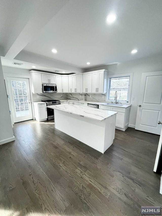 40 Grant Avenue - Photo 1