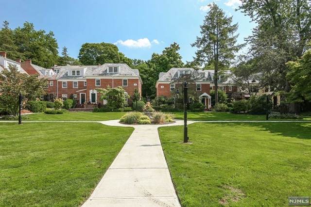 185 Palisade Avenue - Photo 1