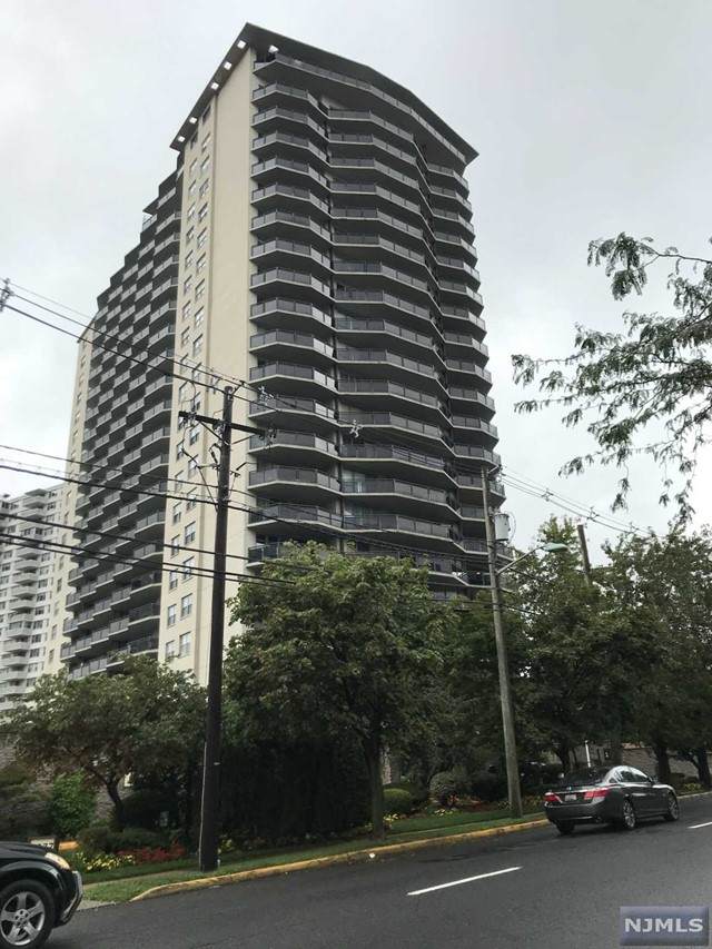 2077 Center Avenue - Photo 1