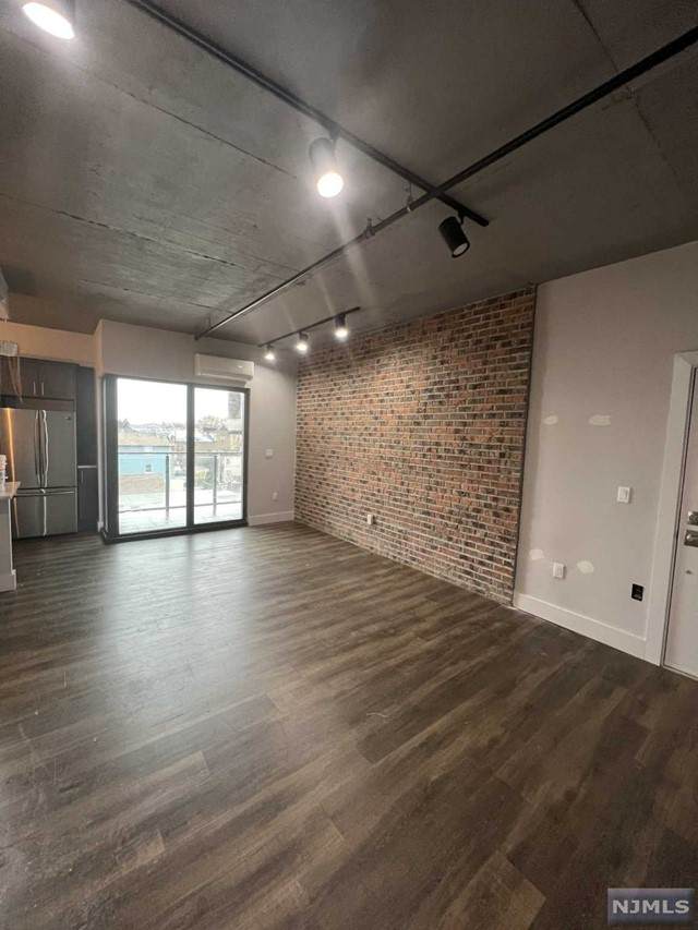 58-60 Elm Street - Photo 1