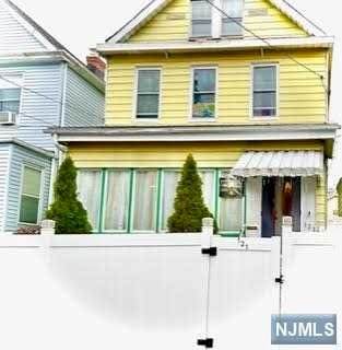 121 Alexander Street - Photo 1