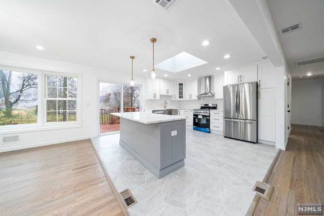 5 Colonial Woods Drive - Photo 1