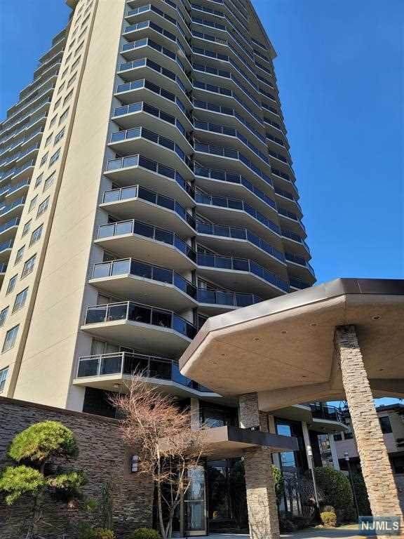 2077 Center Avenue - Photo 1