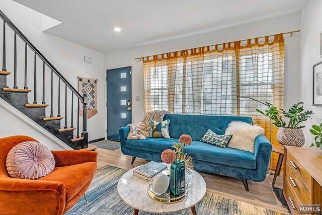 3104 Summit Avenue - Photo 1