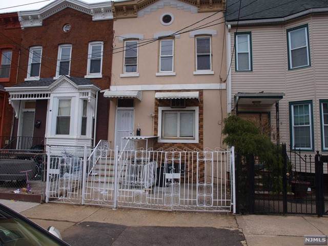 3 Wakeman Avenue - Photo 1