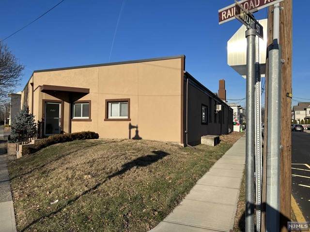 405 Railroad Avenue - Photo 1