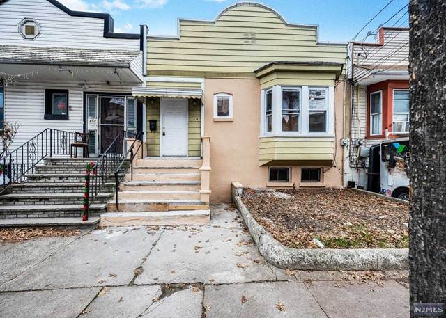 454 11th Street - Photo 1