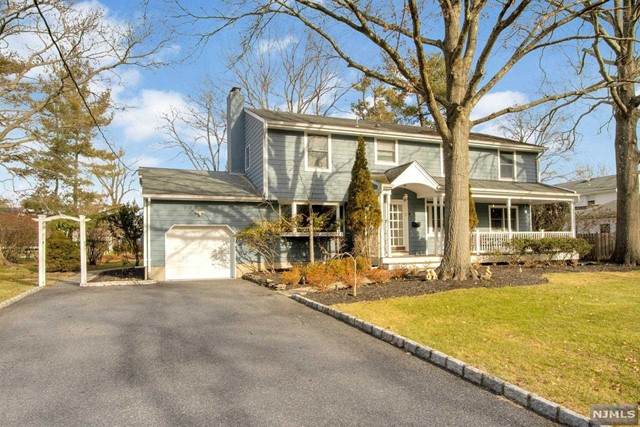 33 Riker Avenue - Photo 1